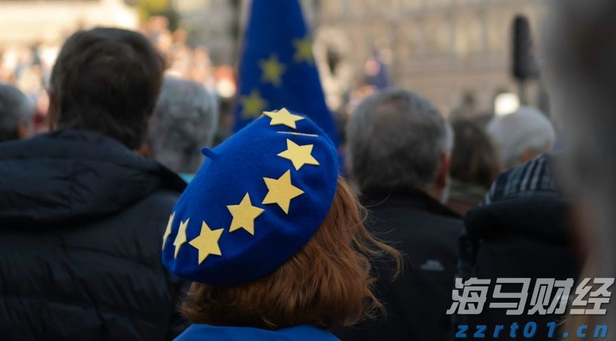 日本央行维持利率不变，但通胀预测超预期，或暗示加息可能性